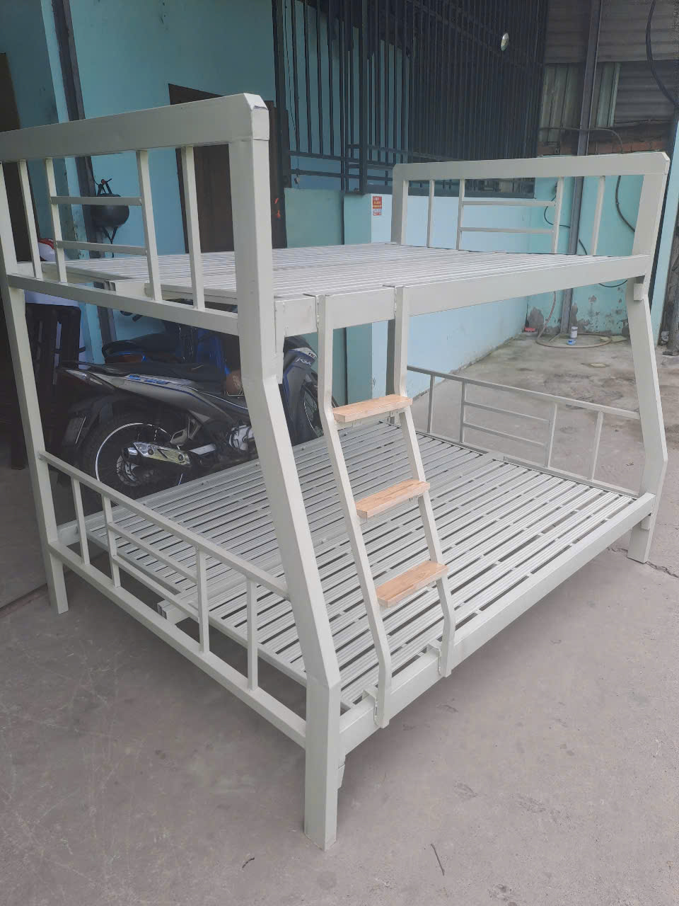 Giường tầng sắt giá rẻ giao ngay